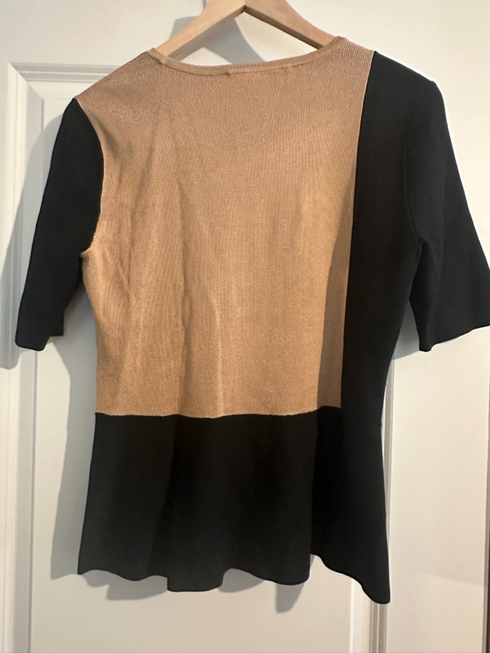 White House Black Market Camel and Black Colorblock Short Sleeve Top - Picture 4 of 4
